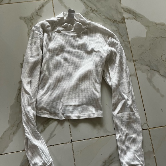 White aritzia turtleneck - Picture 1 of 3